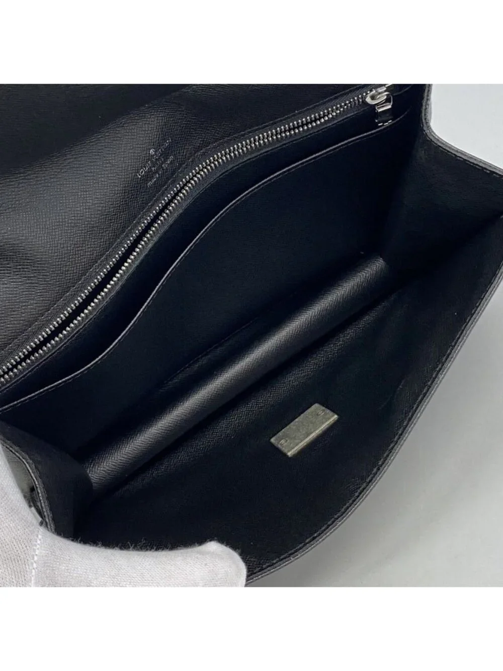 Louis Vuitton Clutch Taiga Selenga Ardoise